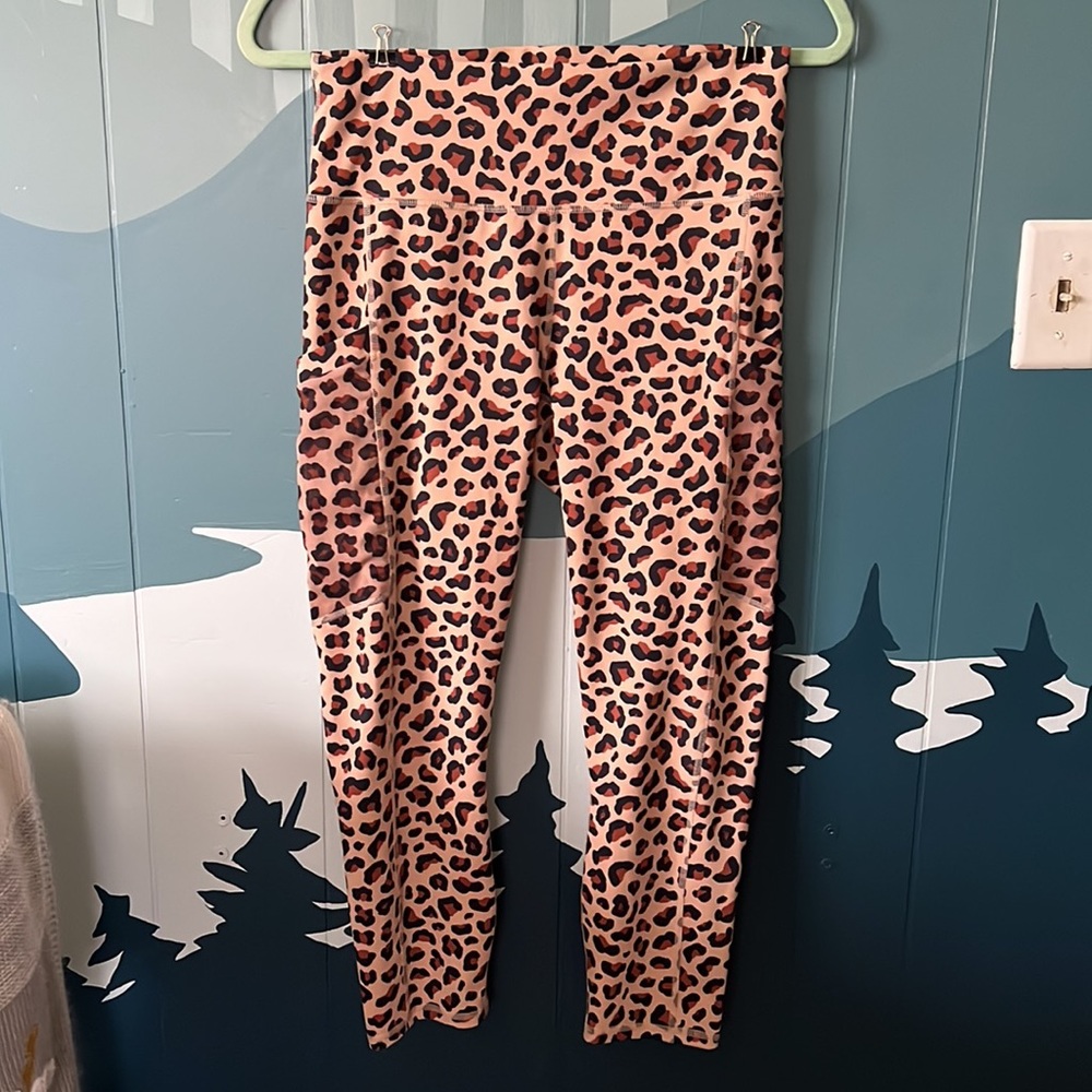 Fabletics On-The-Go Crops - Picture 4 of 7